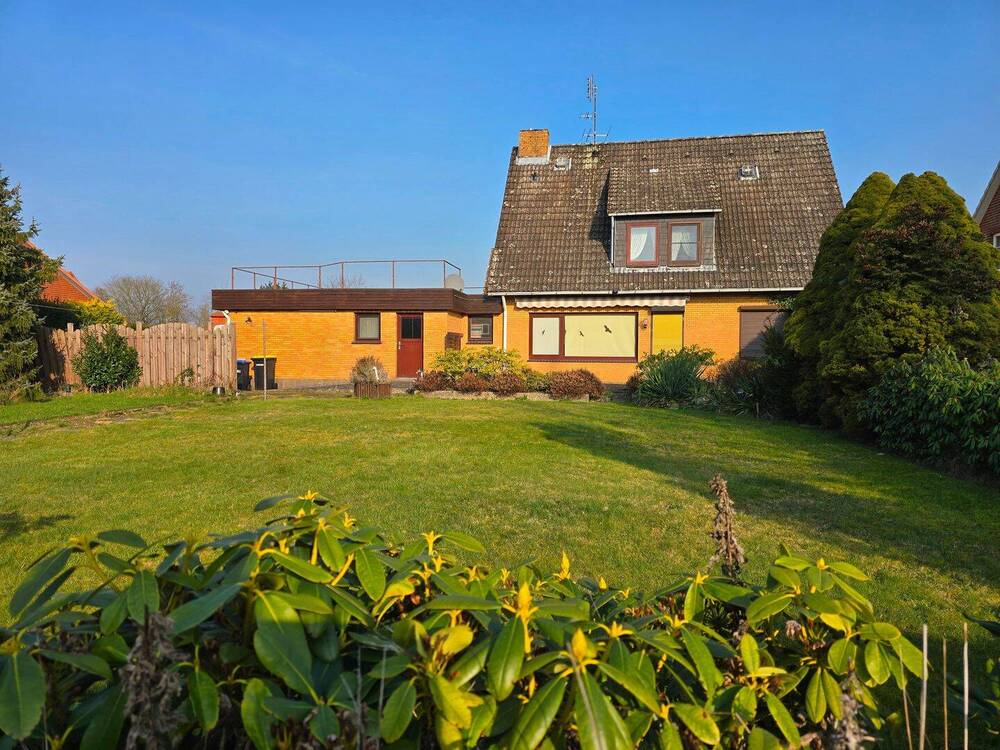 Thumbnail-* ! V E R K A U F T ! * Gepflegtes Einfamilienhaus im Zentrum von Bleckede mit Garage, Nebengebäude und Garten