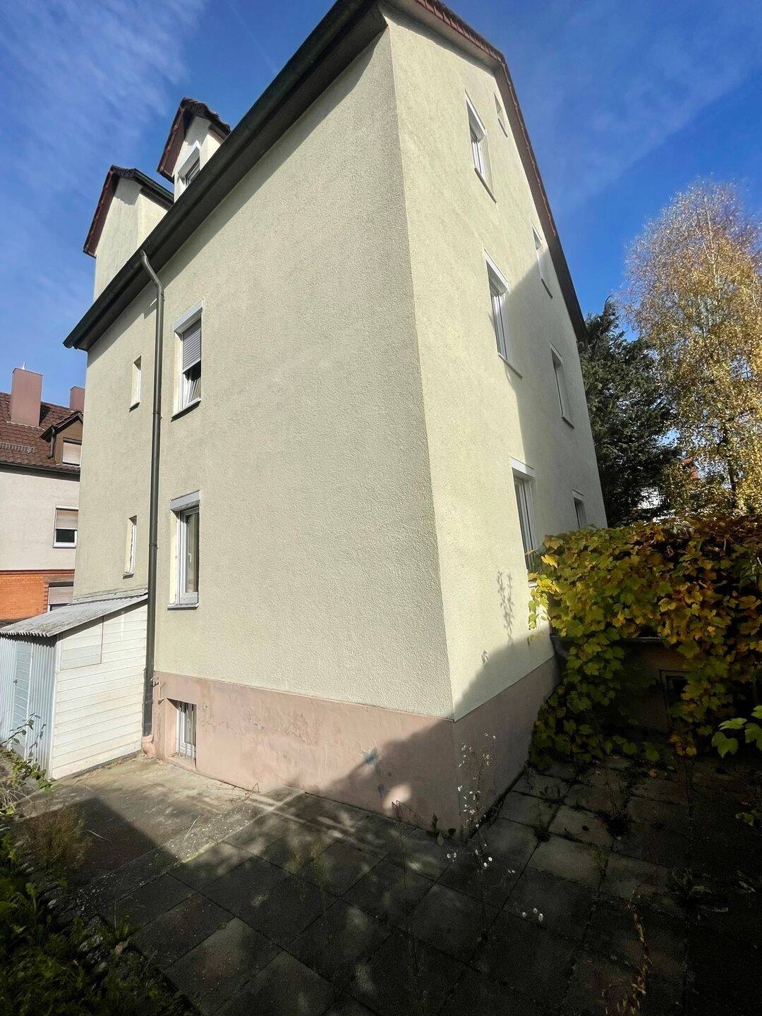 Thumbnail-Kompaktes Mehrfamilienhaus in zentrumsnaher Lage von Schwäbisch Gmünd inkl. Garten und Garage