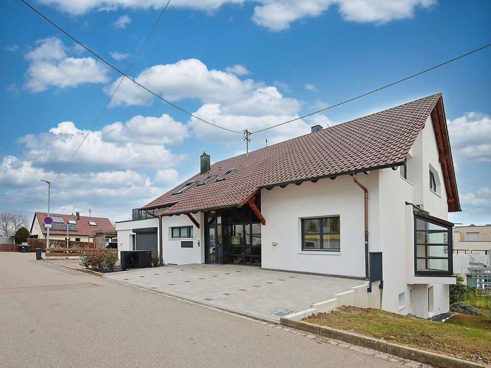 Thumbnail-Wohnen wie im eigenen Haus: Hochwertige Erdgeschosswohnung mit großem Garten und viel Privatsphäre