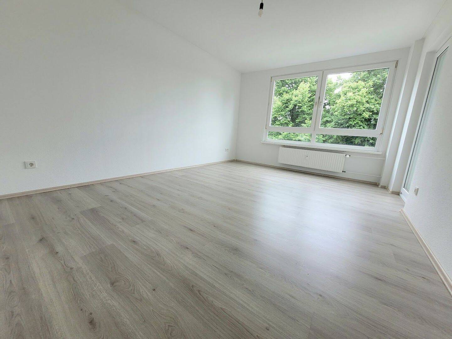 Thumbnail-Frisch renovierte 2-Zimmer-Wohnung mit Balkon!