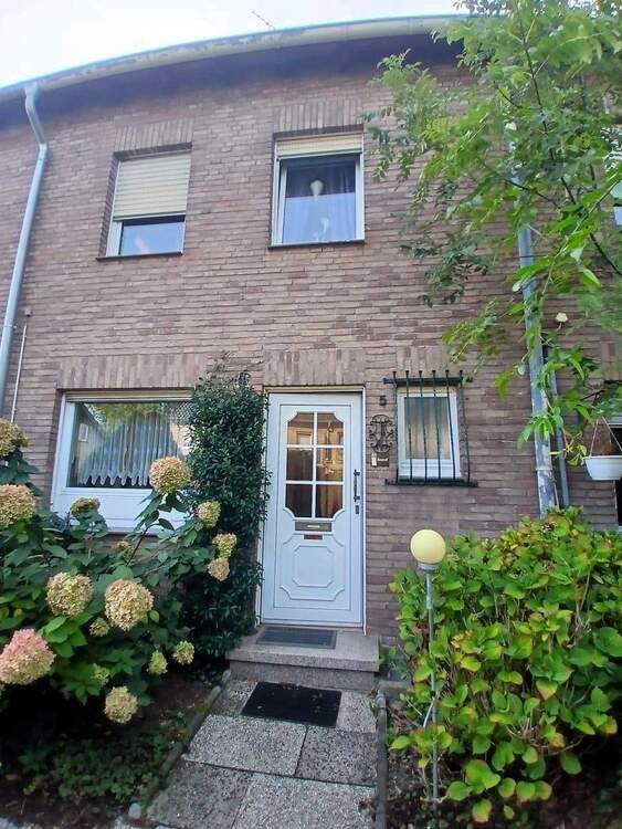 Thumbnail-Einfamilien-Reihenhaus mit Ausbaureserve in guter Lage