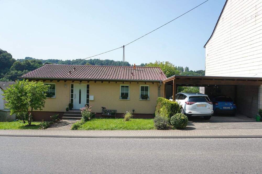 Thumbnail-Gepflegter Bungalow mit herrlichem Weitblick, großem Grundstück und Wellness-Oase