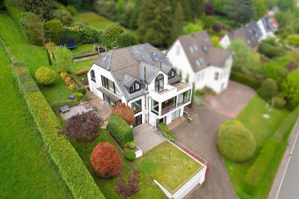 Thumbnail-Elegantes Wohnhaus mit Fernsicht und luxuriösem Ambiente