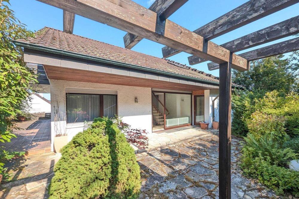 Thumbnail-Exklusives Architektenhaus in ruhiger Aussichtslage mit schönem Grundstück!