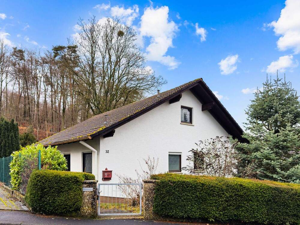 Thumbnail-**Großzügiges Einfamilienwohnhaus mit Ausbaureserve in Waldrandnähe**