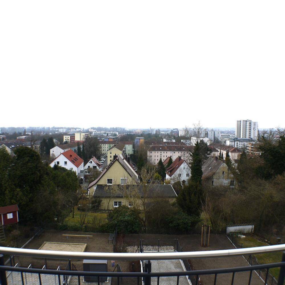 Thumbnail-Jetzt kaufen -einmalige Gelegenheit ! Dachgeschosswohnung mit unverbaubaren Blick über ganz Regensburg. Bezugsfertig!