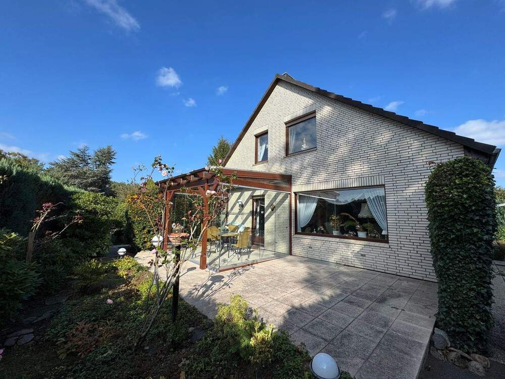 Thumbnail-Schönes Einfamilienhaus mit Doppelgarage in Hamburg-Eißendorf