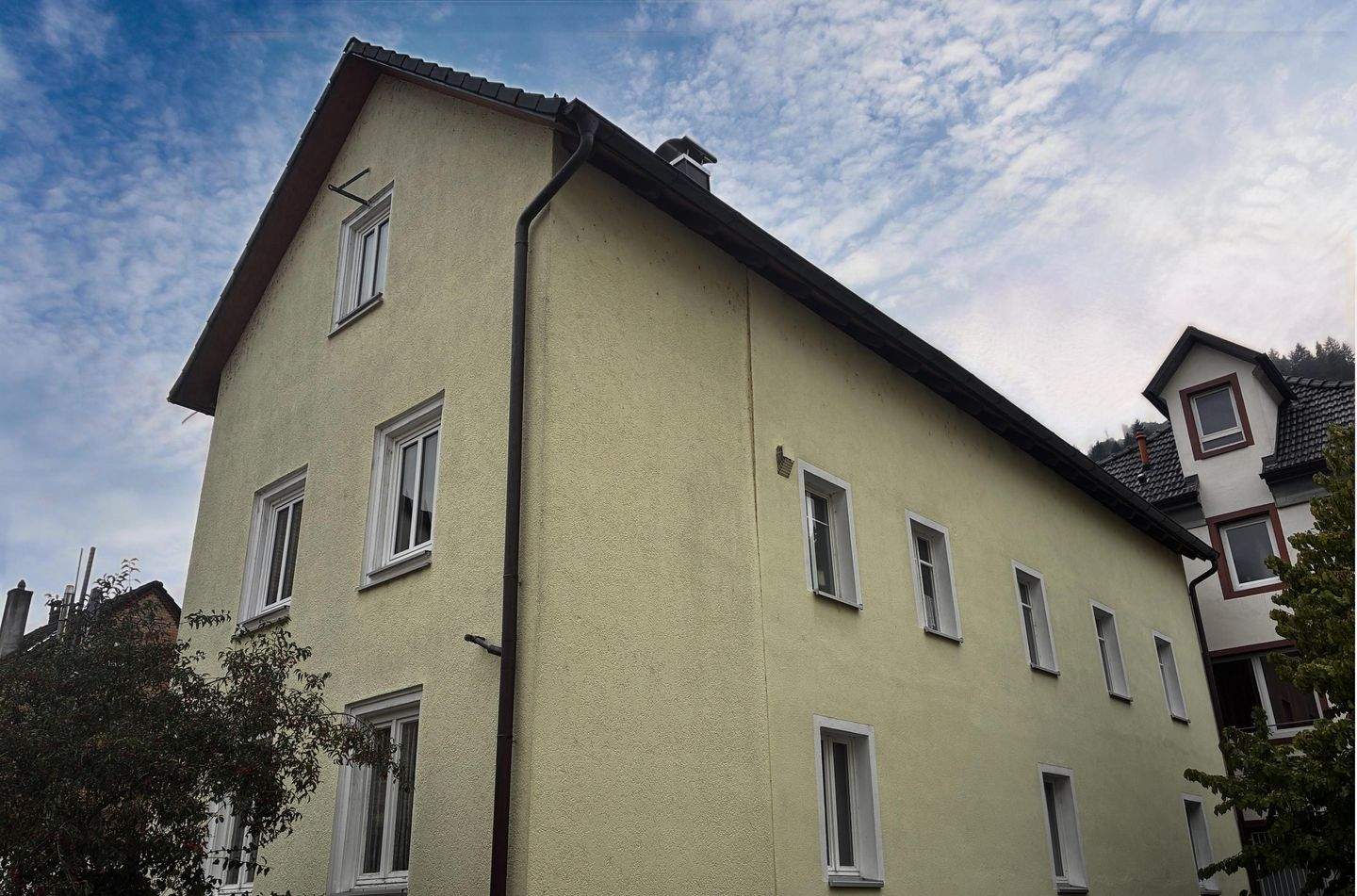 Thumbnail-Charmantes Zweifamilienhaus mit Lagerfläche im Zentrum von Schramberg