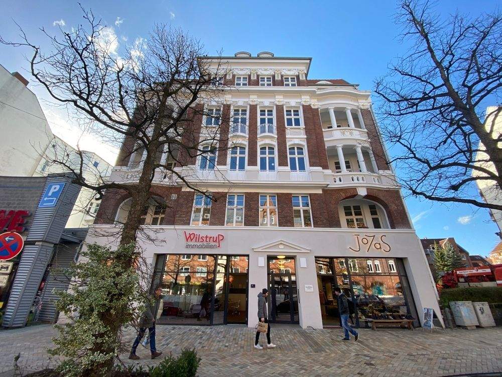 Thumbnail-Helle, offene und topsanierte Altbauwohnung in der Holtenauer Straße mit 2 Balkonen