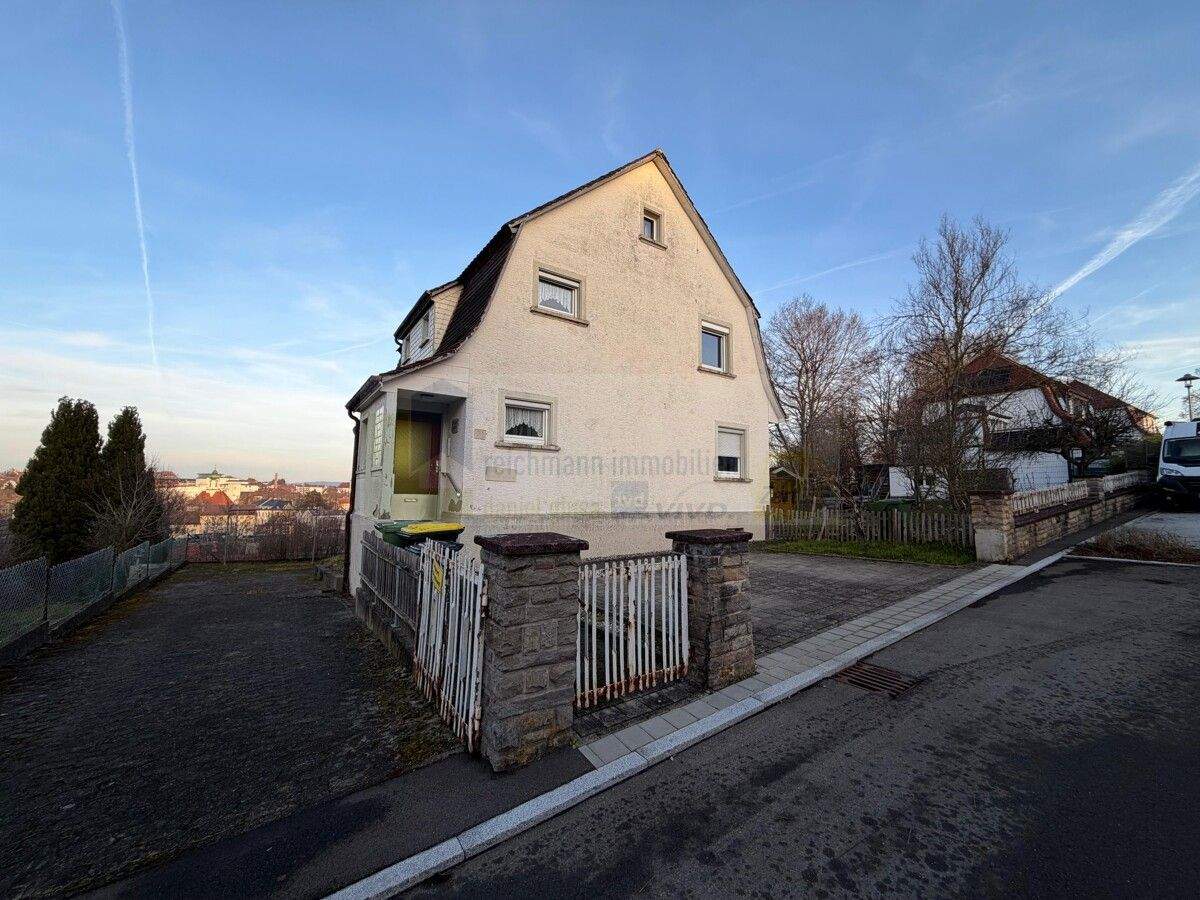 Thumbnail-Freistehendes Wohnhaus in ruhiger Aussichtslage von Donaueschingen mit Garten zur Nutzung als Ein- oder Zweifamilienhaus mit ausgebauter Dachbühne !