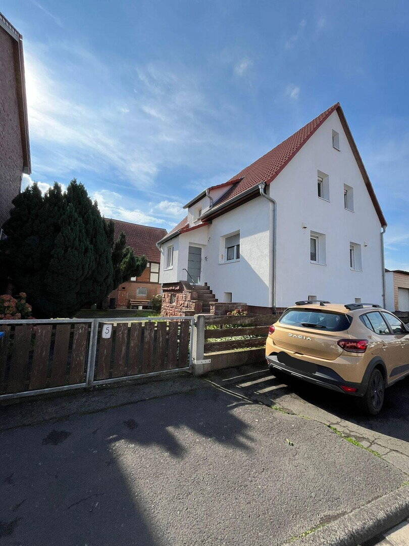 Thumbnail-Einfamilienhaus mit zwei separaten Wohneinheiten, Scheune und großem Grundstück