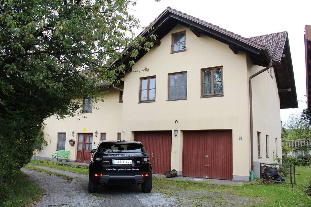 Thumbnail-Solides, großzügiges Mehrfamilienhaus mit vielen Nutzungsmöglichkeiten (Wohnen, Arbeiten, Praxis) mit Pool und Brunnen