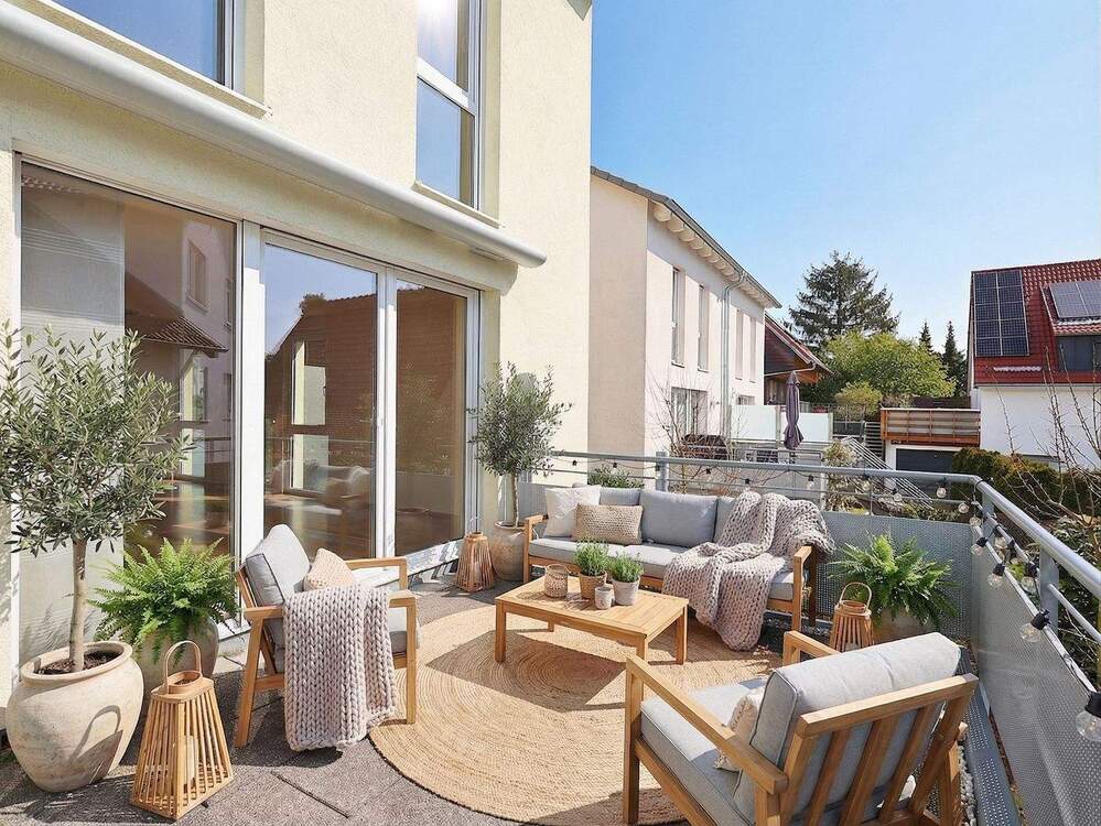 Thumbnail-Moderne Doppelhaushälfte mit großem Balkon und überdachter Terrasse