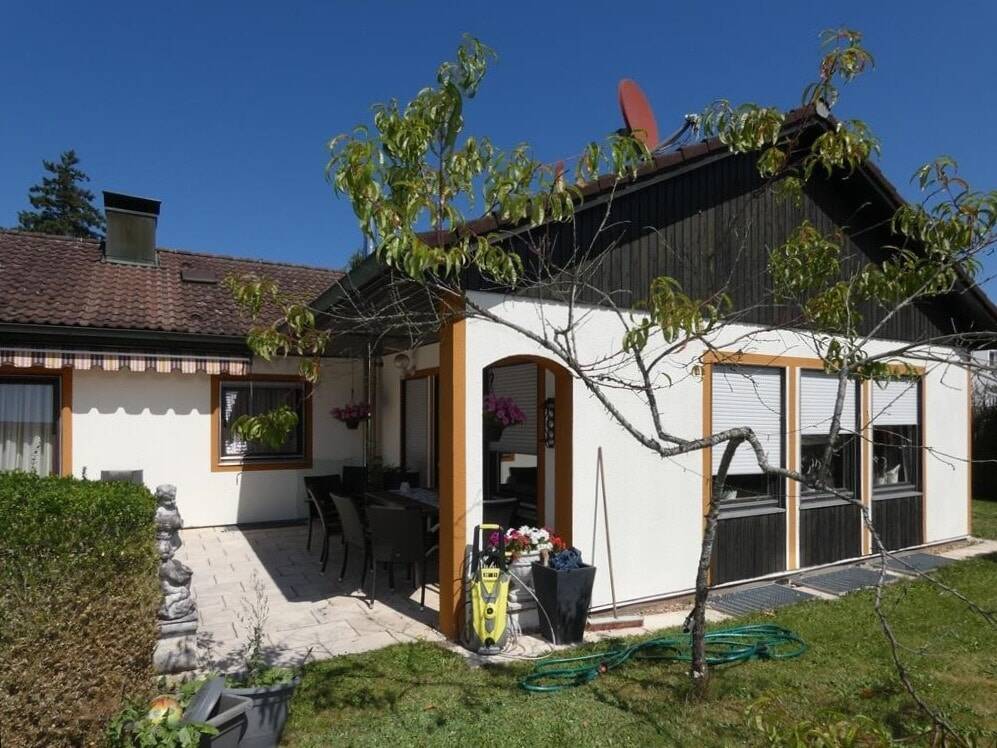 Thumbnail-Attraktiver Bungalow mit großzügigem Wohnkomfort in ruhiger Lage