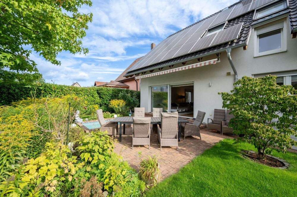 Thumbnail-Top-Immobilienensemble in Frankfurt-Harheim: Zwei freistehende EFH, eines davon aktuell vermietet