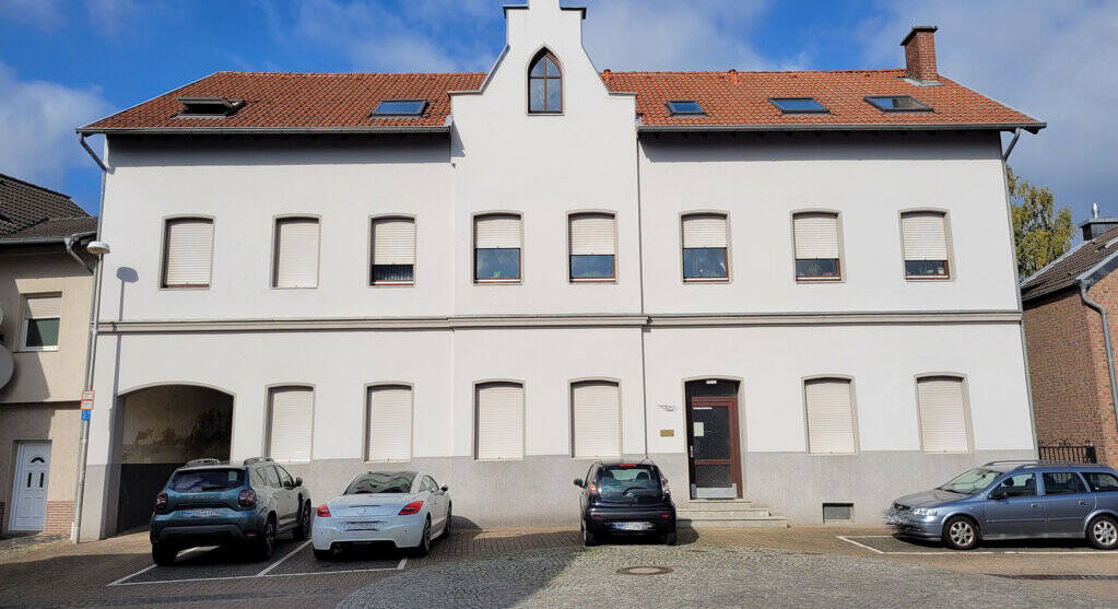 Thumbnail-Drei-Zimmer-ETW mit großer Terrasse in kernsaniertem Kloster