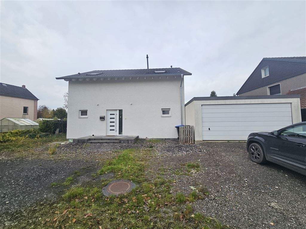 Thumbnail-Freistehendes Einfamilienhaus mit Galerie, Doppelgarage & ca. 806 m² Grundstück