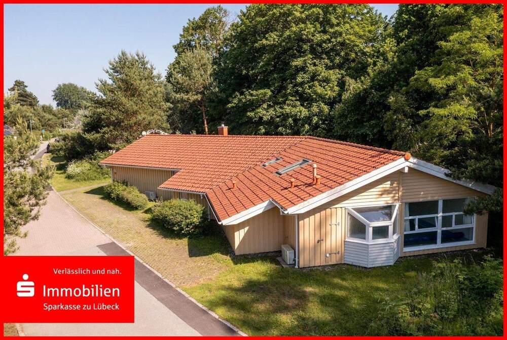 Thumbnail-modernisiertes Ferienhaus mit Pool in Strandlage