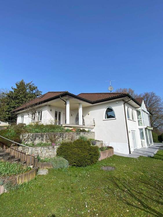 Thumbnail-Gepflegtes Einfamilienhaus in Traumlage mit herrlicher Aussicht in Lörrach-Tüllingen