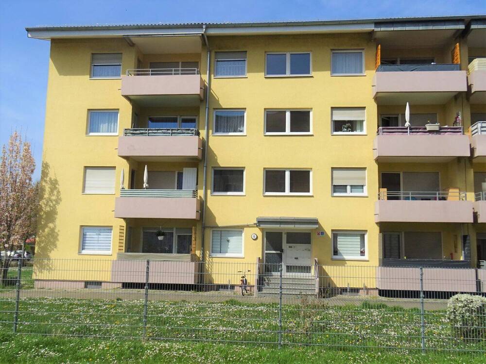 Thumbnail-Schöne 4-Zimmer-Wohnung mit zwei Balkonen und separatem WC im 3.OG