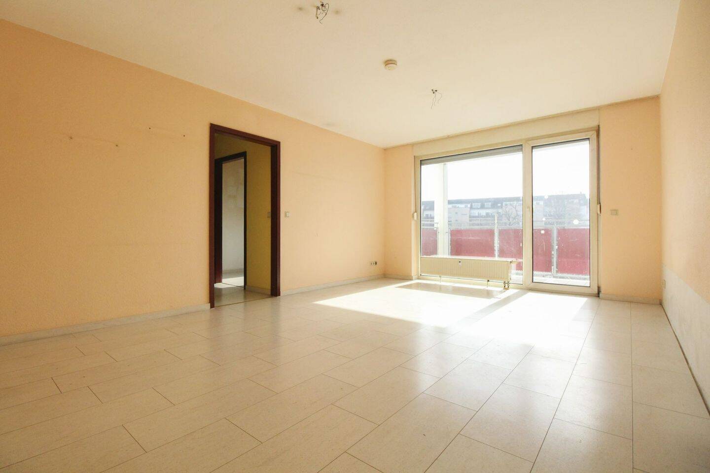 Thumbnail-Kreuznacher Balkon-Perle mit Potential - 3 Zi-ETW in renovierungsbedürftigem Zustand & TG-Stellplatz