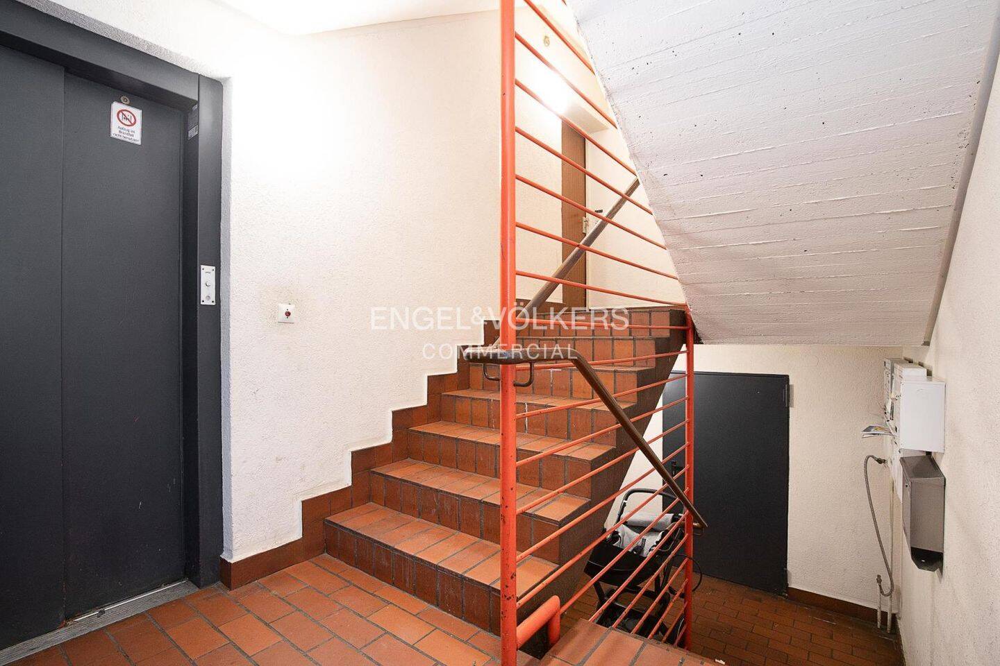 Thumbnail-Gepflegtes Mehrfamilienhaus nahe des Kurt-Schumacher-Platzes