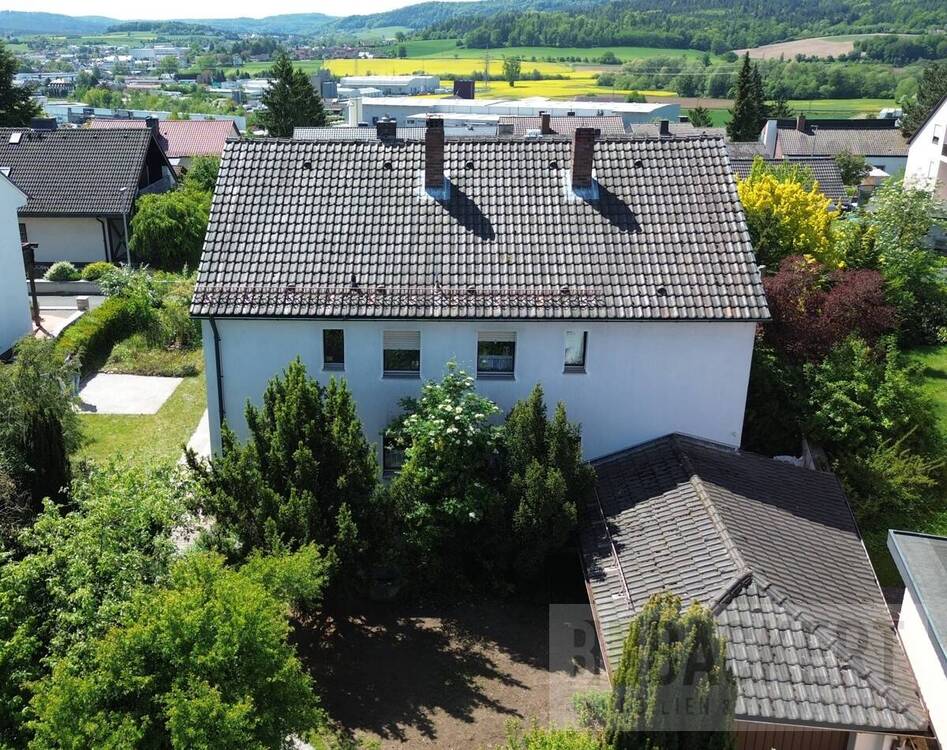 Thumbnail-Großes Zweifamilienhaus mit Garage in toller Wohnlage von Burgkunstadt