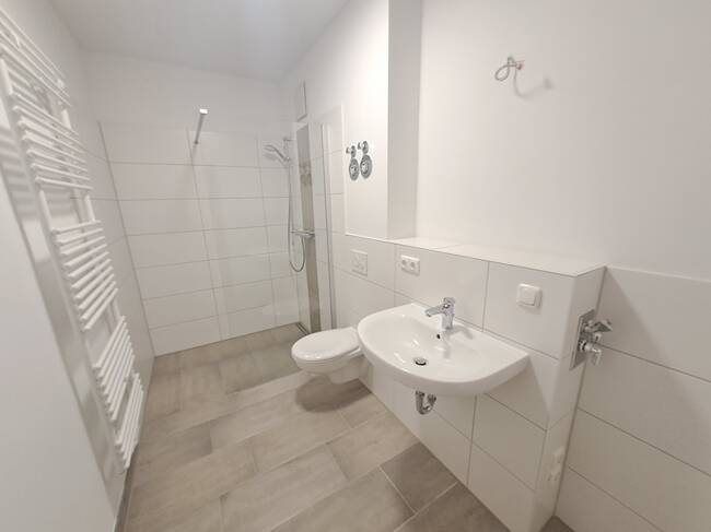 Thumbnail-Großzügige 2-Zimmer-Wohnung mit Aufzug und Balkon