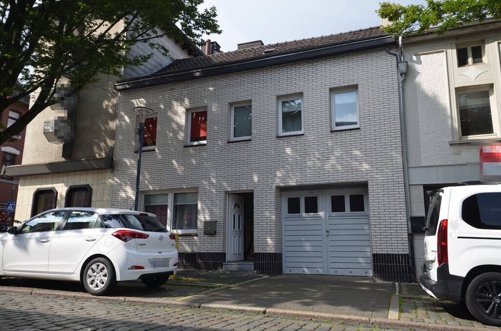 Thumbnail-Einfamilienhaus im Stadtzentrum mit integrierter Garage und Lager
