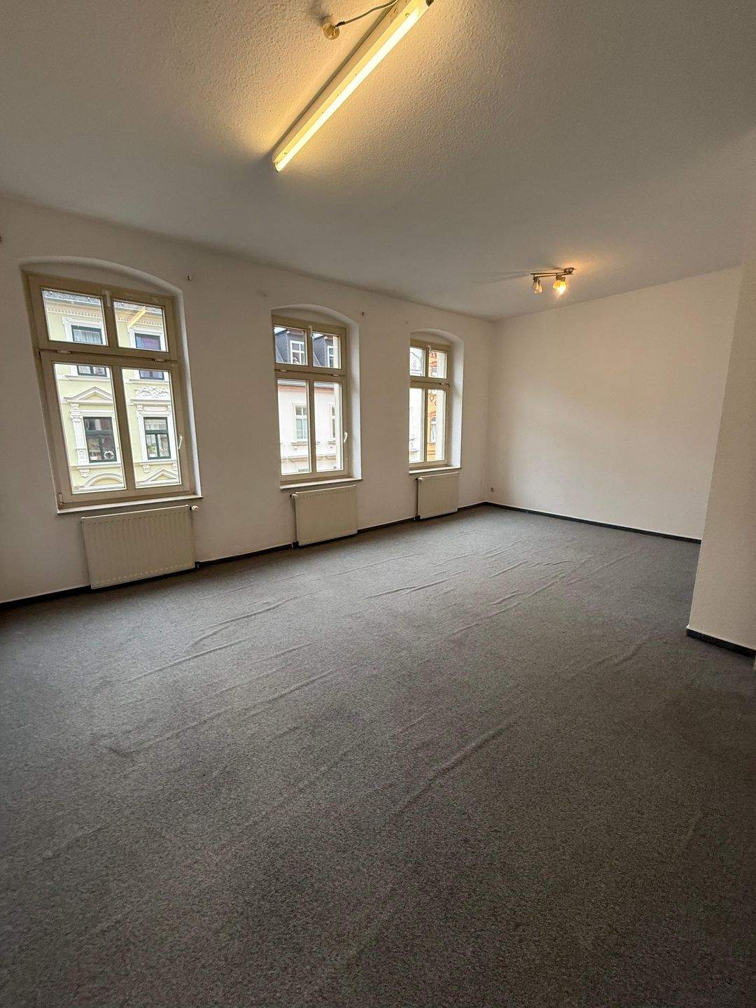 Thumbnail-1-Raumwohnung in ruhiger Gegend mit Einbauküche