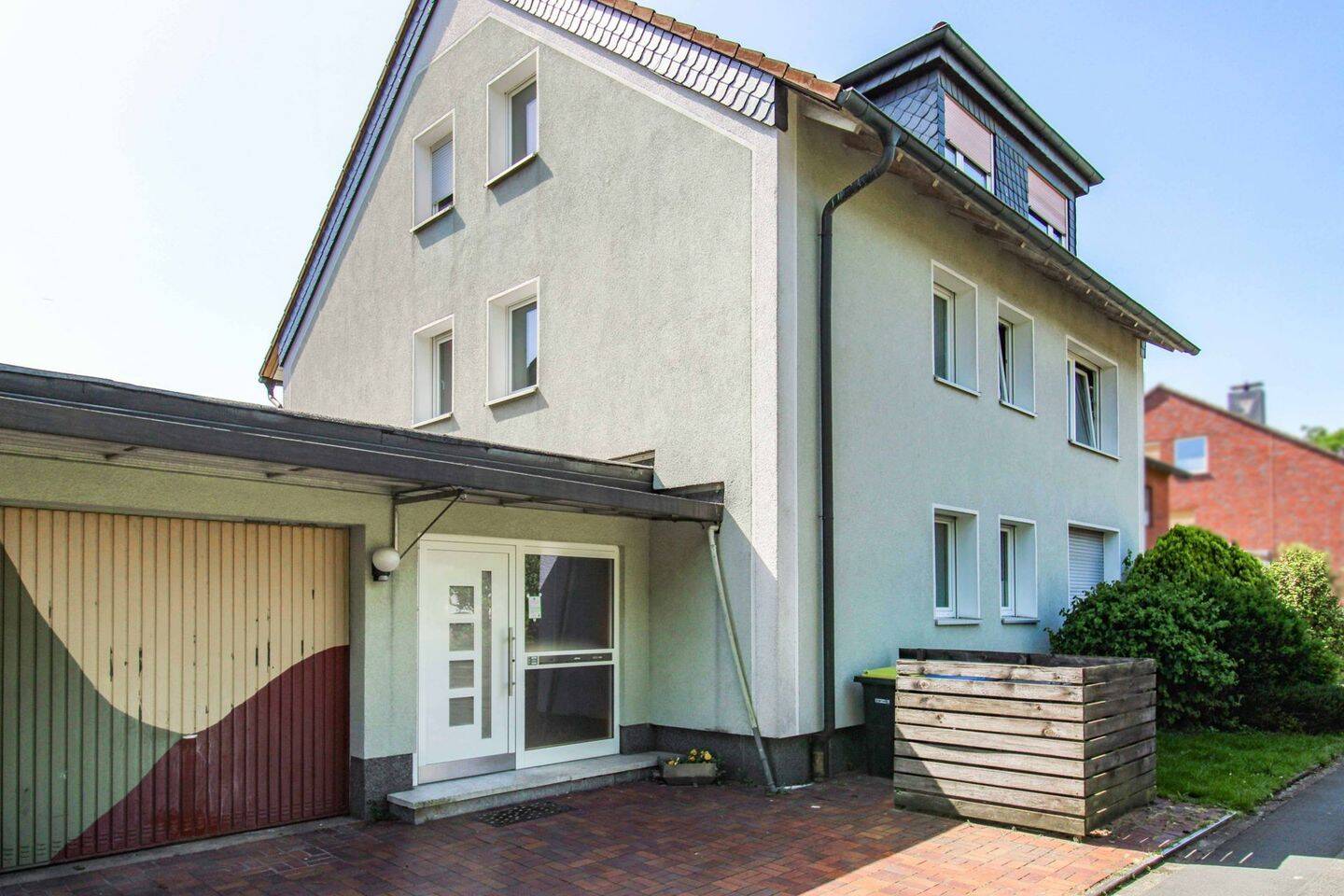 Thumbnail-Mehrfamilienhaus mit Perspektive - 3 Wohneinheiten, Garten, Garage und frei werdende EG-Wohnung