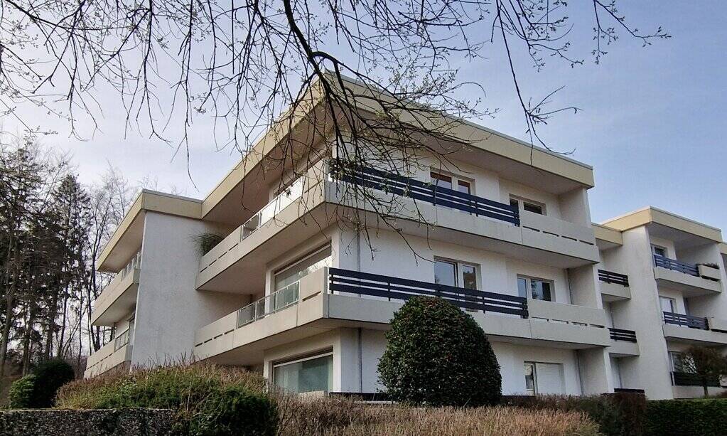 Thumbnail-Der Blick ins Grüne! Bezugsfreie 3 Zimmerwohnung mit großem Balkon und PKW Stellplatz