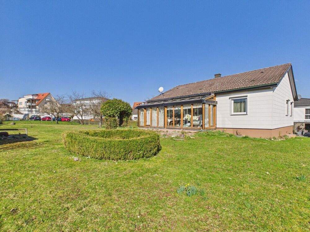 Thumbnail-Rottweil-Hausen: Einfamilienhaus mit Potential auf großem Grundstück