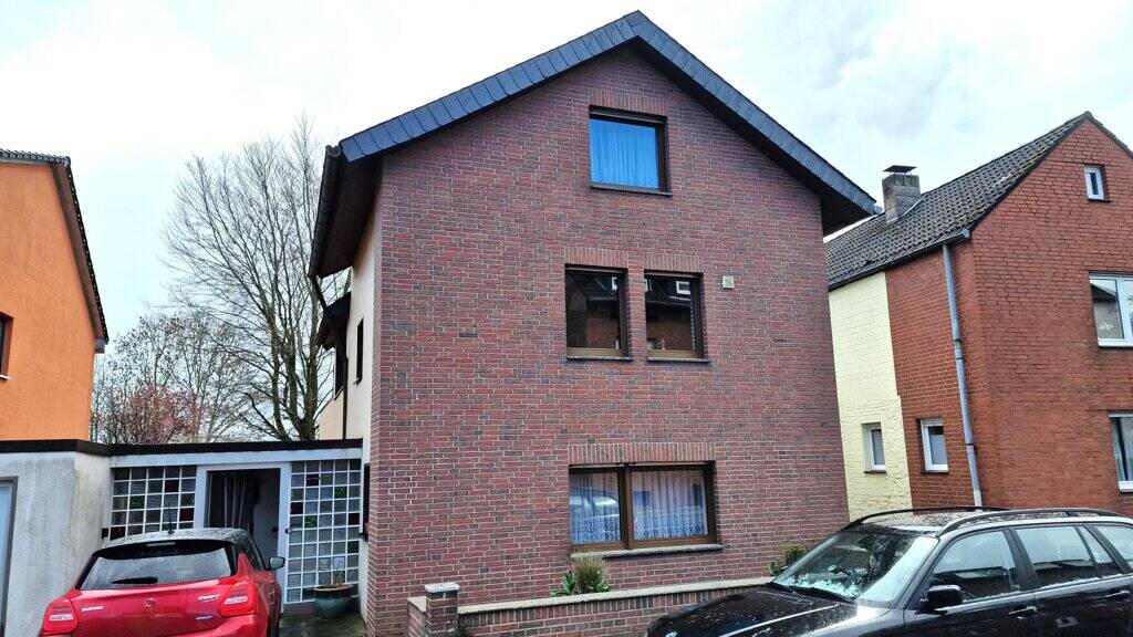 Thumbnail-Oberforstbach! Freistehendes Zweifamilienhaus mit großer Garage und pflegeleichtem Grundstück