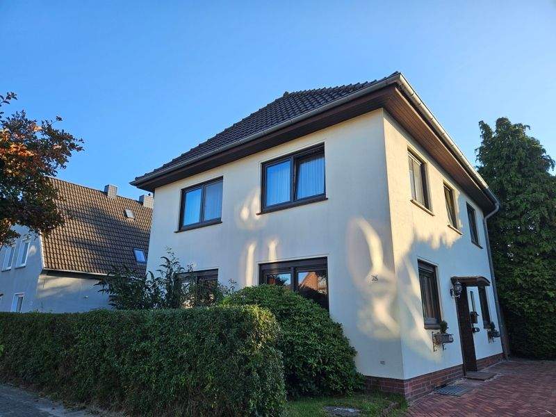 Thumbnail-Das neue Jahr im neuen Zuhause beginnen Großzügiges Einfamilienhaus mit sonnigem Grundstück