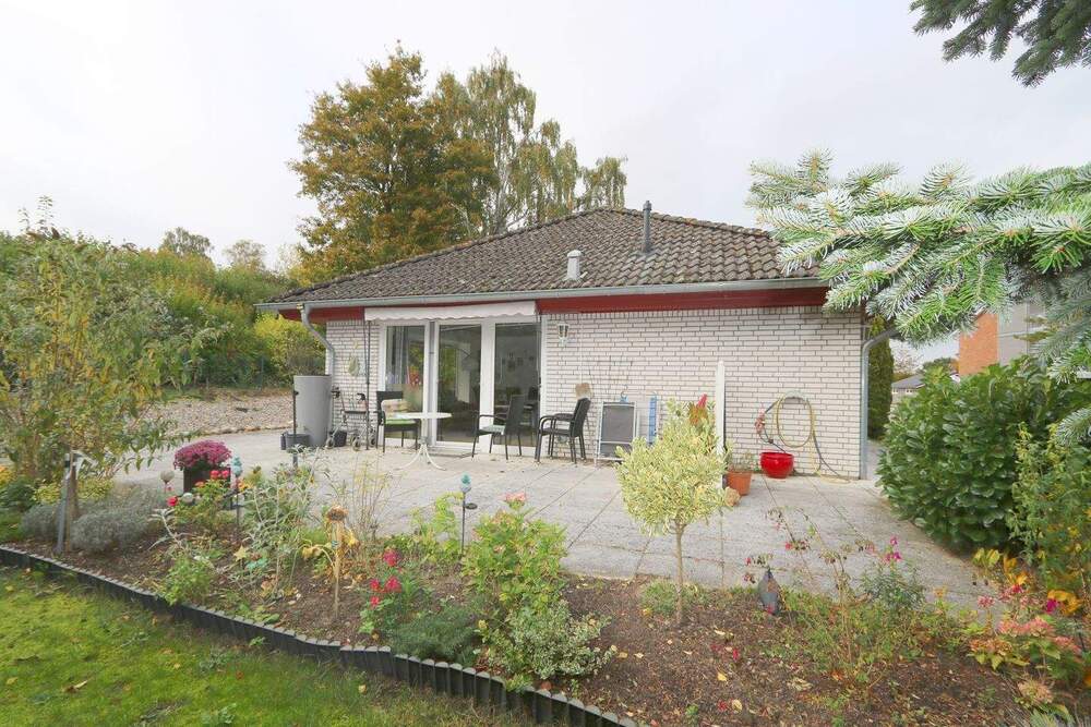 Thumbnail-Alles auf einer Ebene! Bungalow mit ca. 70m² und 2,5 Zimmern auf 609 m² Grundstück