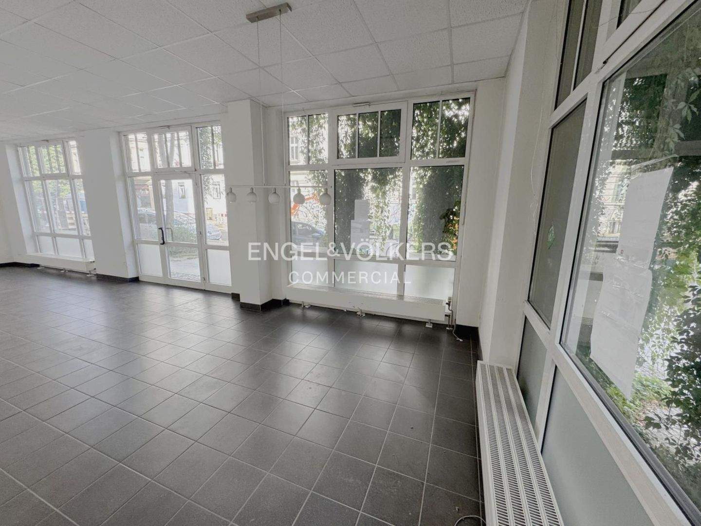 Thumbnail-Erdgeschossfläche nahe Kastanienallee und Zionskirchplatz