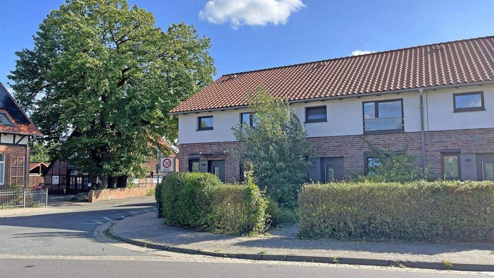 Thumbnail-Langenhagen-Godshorn - angenehm Leben in gesuchter Lage - junges RMH mit 4 Zimmern, kl. Garten & Carport