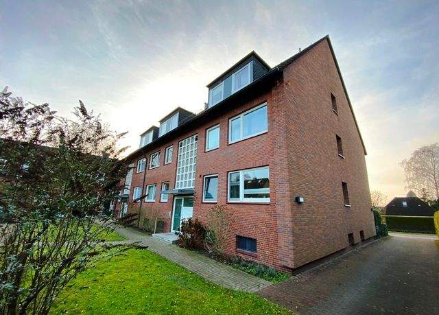 Thumbnail-freie 3 Zi.-Dachwohnung mit Außenstellplatz