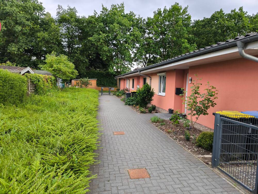 Vorderansicht der Reihenhausreihe