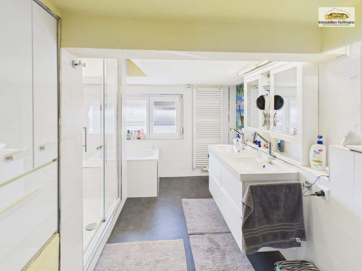 Thumbnail-Rodgau: Modernisiertes EFH, 6 Zi., WP (heizkühl), Kamin, Hof, 11-kW Wallbox