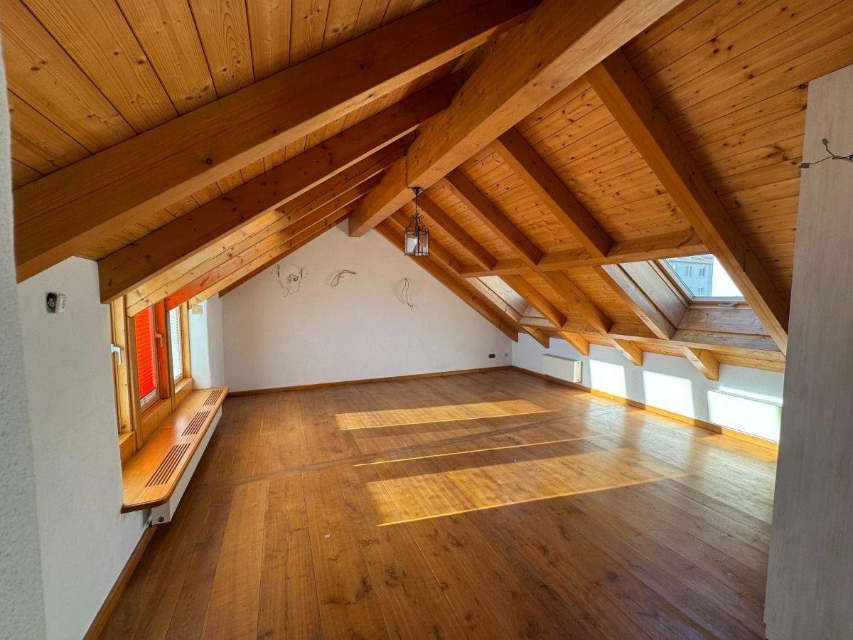 Thumbnail-Ein tolles freistehendes Haus mit Garagen und Garten im beliebten Rügländer Viertel zu verkaufen