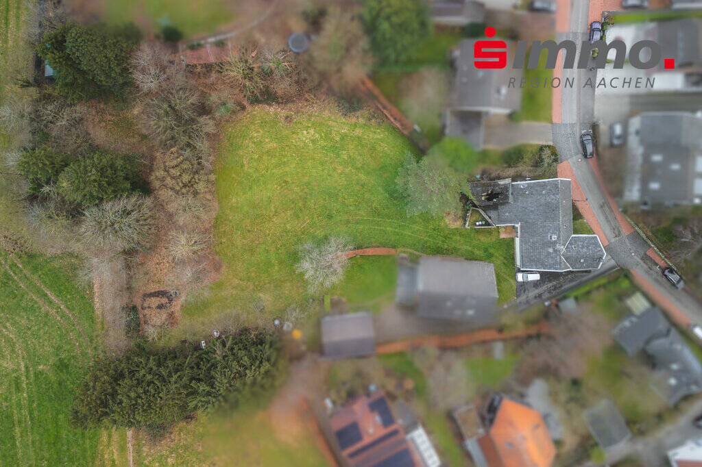 Thumbnail-Großes Baugrundstück für ein Einfamilienhaus mit Altbestand in sehr ruhiger und beliebter Lage