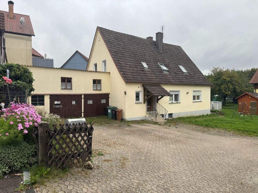 Thumbnail-Familienfreundlich wohnen: Ein- bis Zweifamilienhaus mit Potenzial in Ehingen