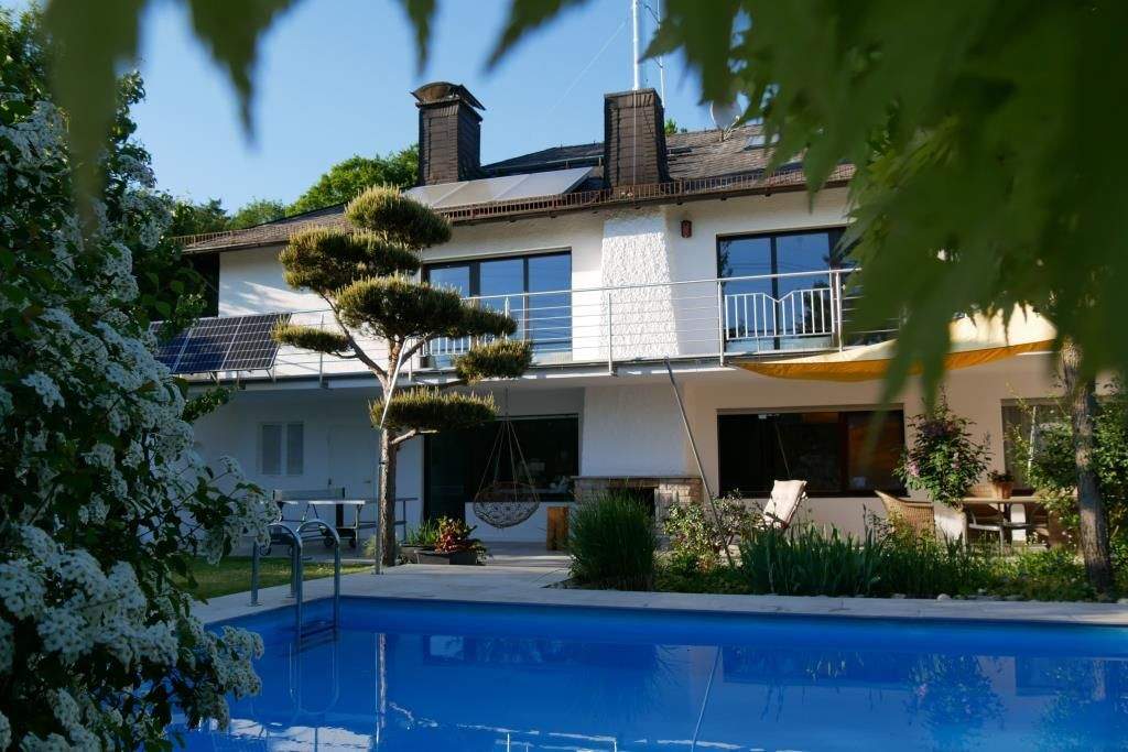 Thumbnail-Familienglück mit Traumgarten und Pool!