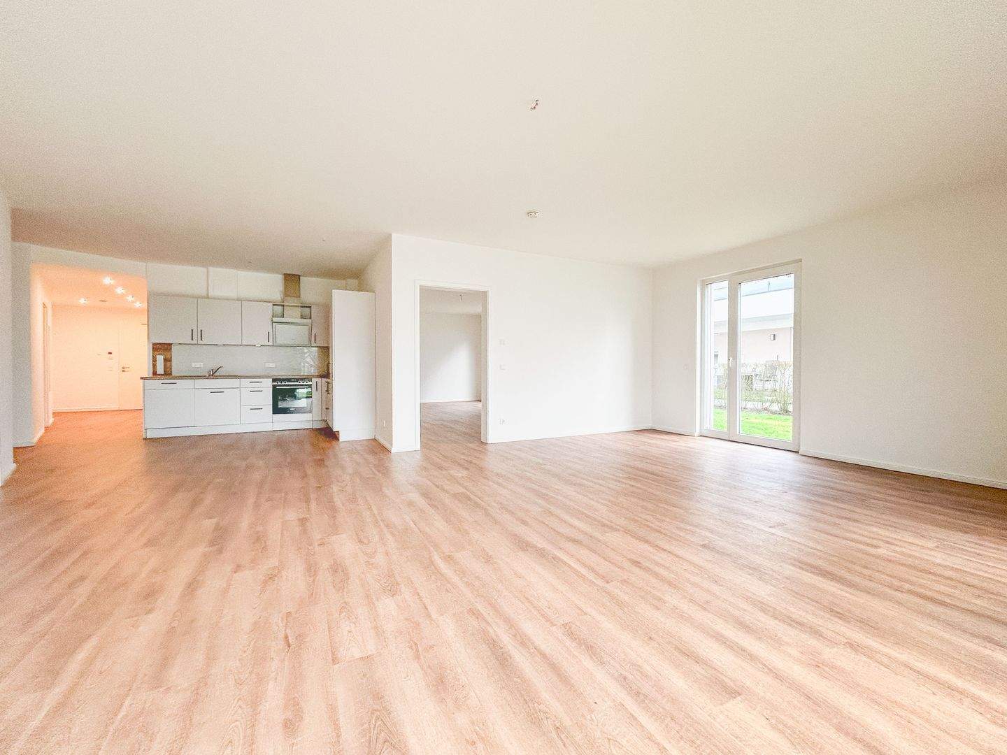 Thumbnail-PARADIES AM GOLFPLATZ - GROßE 3-ZIMMER-EG-WOHNUNG MIT TERRASSE