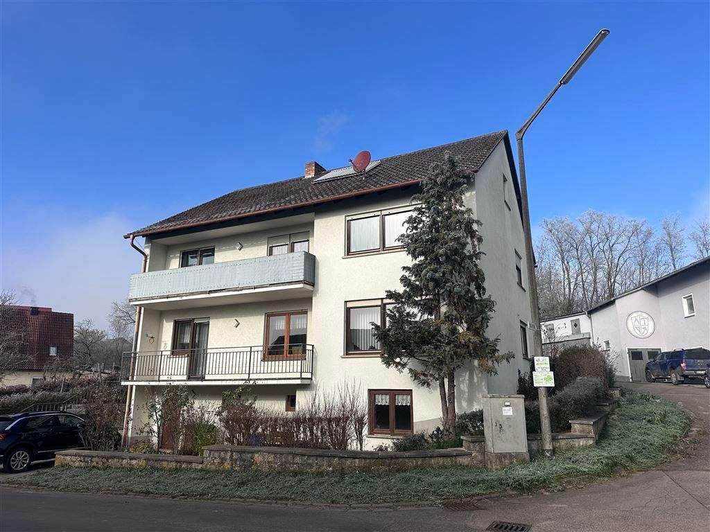 Thumbnail-Zweifamilienhaus mit viel Potential im fränkischen Weinbaugebiet
