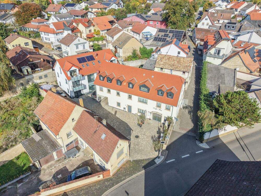 Thumbnail-Einzigartig! Zwei Maisonette-Penthäuser kombiniert mit Vollgastronomiefläche und 8 Stellplätzen!