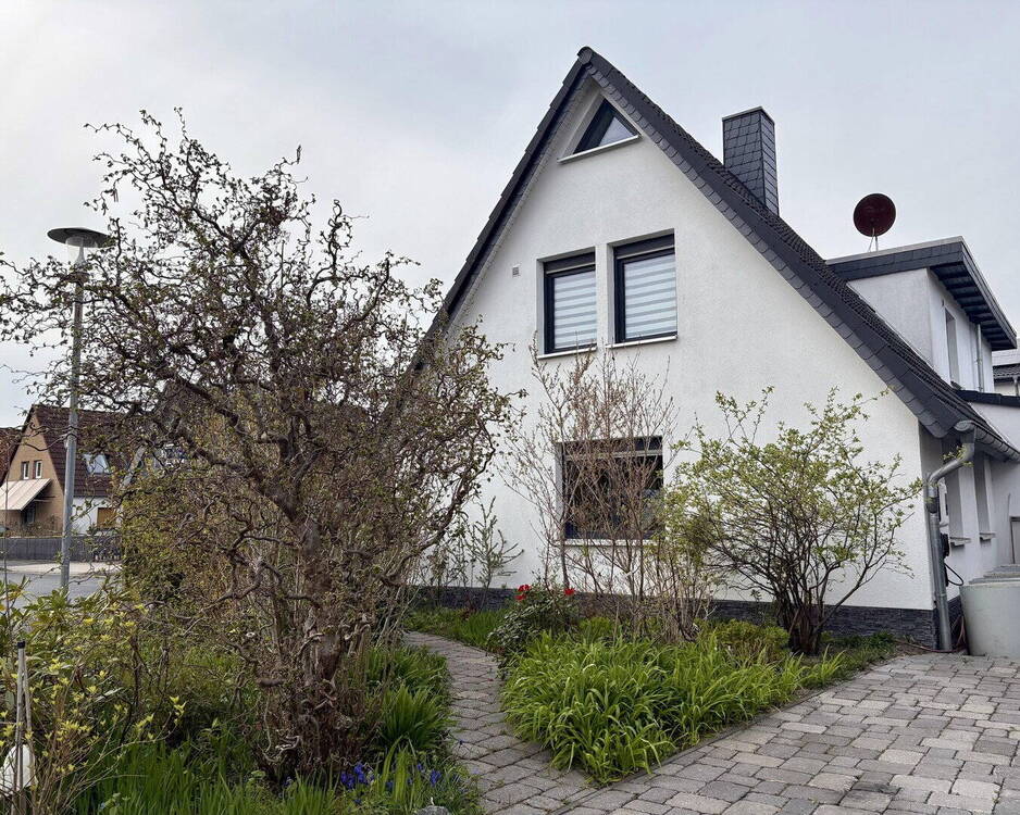 Thumbnail-Energetisch saniertes Familienhaus mit separatem Studio, Naturgarten & Waldrandlage