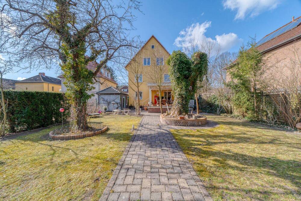 Thumbnail-Hermsdorf: Gepflegtes 1-3-Familienhaus nahe Tegeler Forst - vielseitig nutzbar